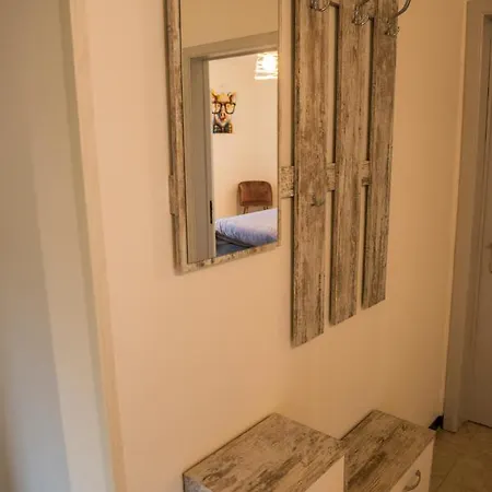 Nyaraló Agimon'toit Hastière-par-delà